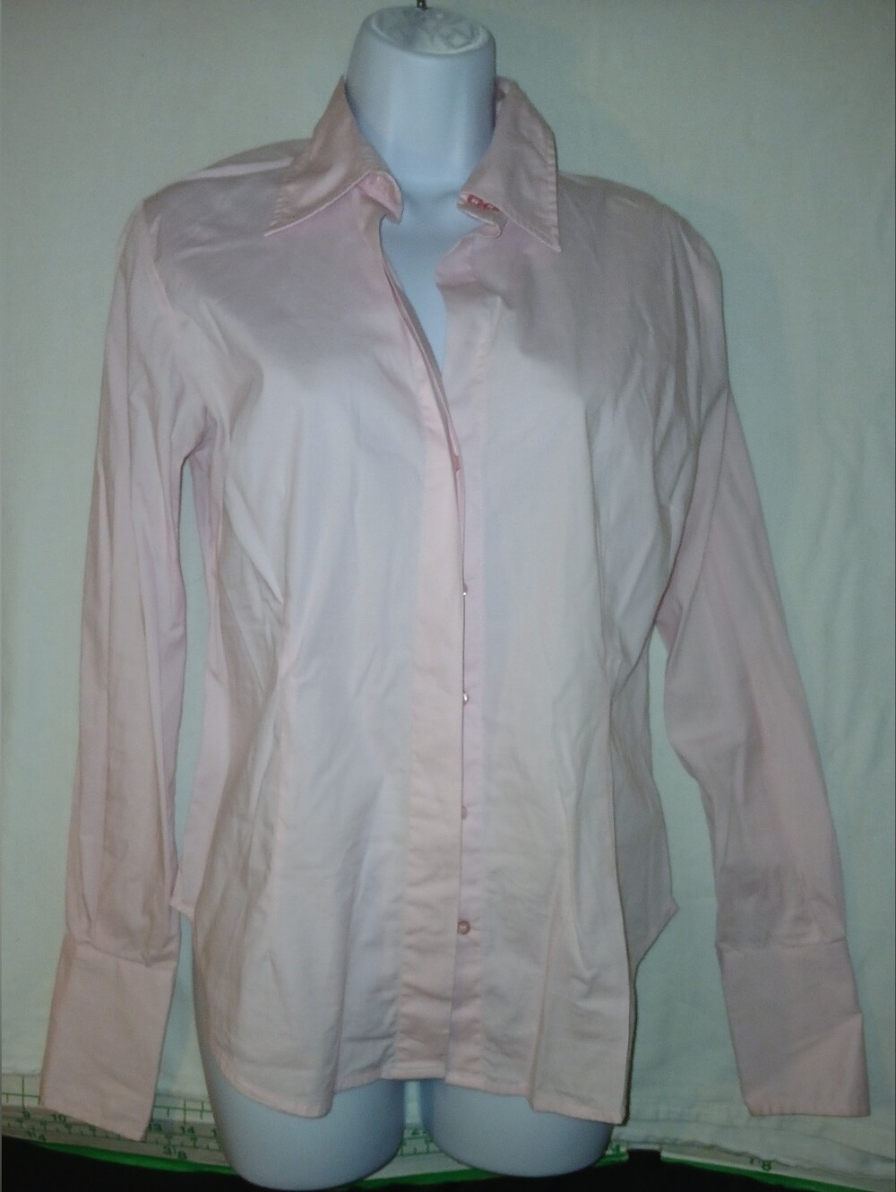 Pre-loved Women's Light Pink Long-Sleeve Button-Down Shirt.